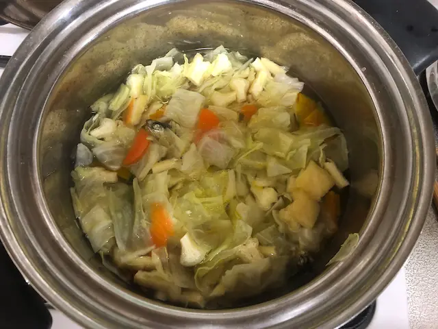 鍋の中で煮た野菜
